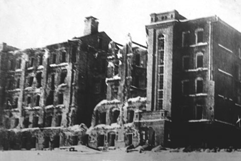 Разрушения в городе. Январь 1942 г. 