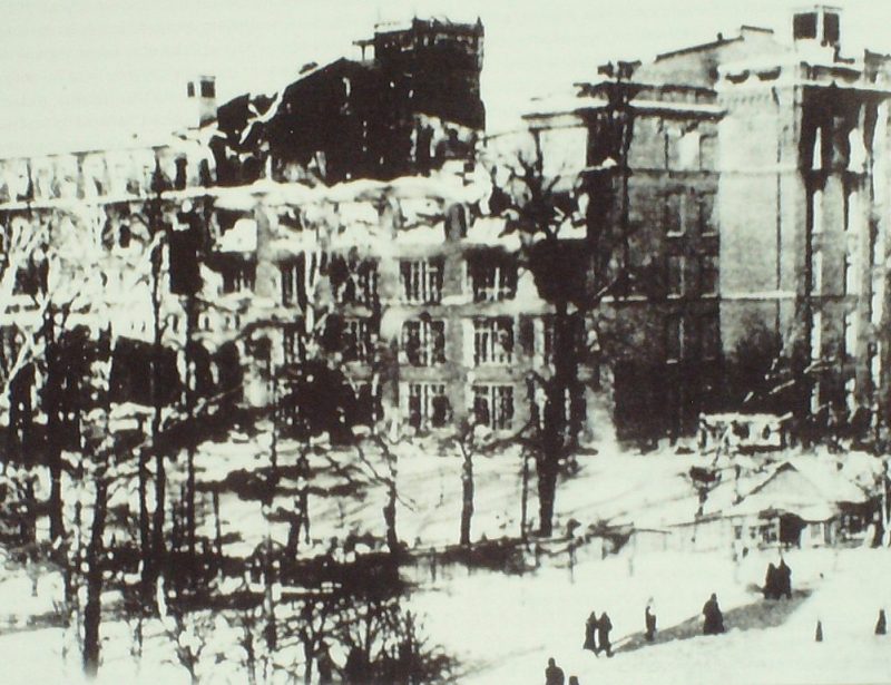 Разрушения в городе. Январь 1942 г.