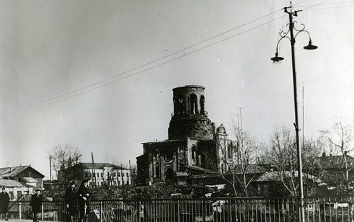 Городская улица. Апрель 1942 г. 