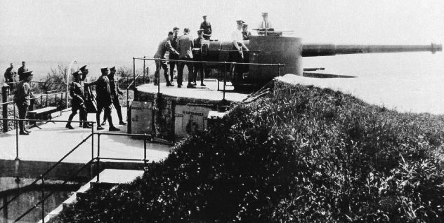 6-дюймовое орудие форта в годы войны и сегодня.