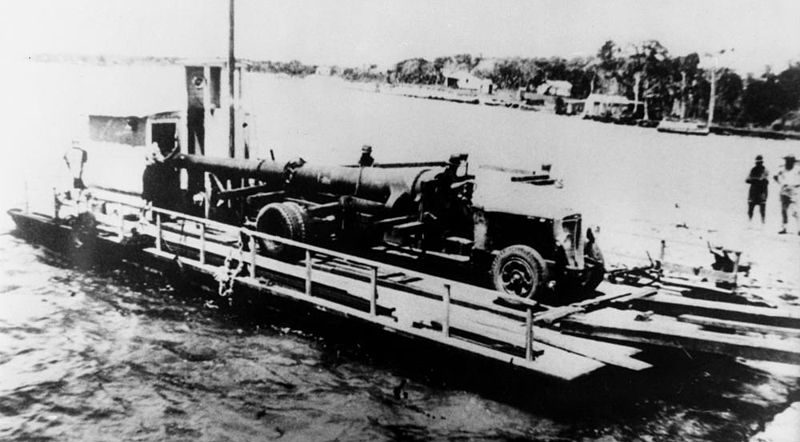 Военно-морская пушка переправляется на остров Бриби. 1939 г.