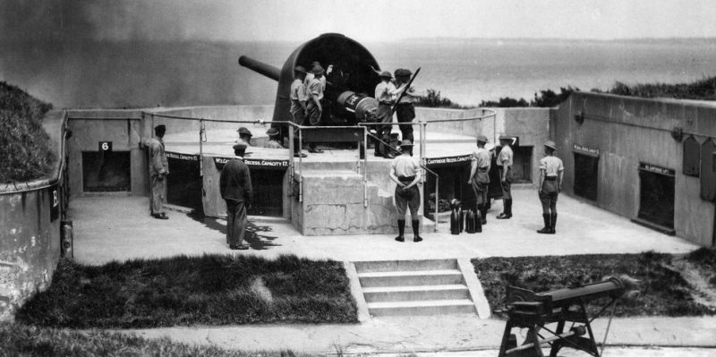 Позиция и расчет 6-дюймового орудия до реконструкции в 1936 году.