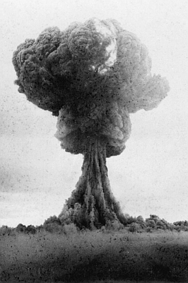 Ядерный гриб наземного взрыва РДС-1 29 августа 1949 года.