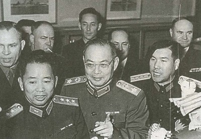 Генералы НОАК с советскими коллегами. 