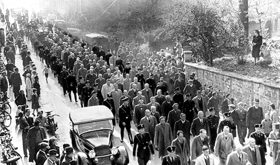 Депортация евреев из Баден-Бадена в концлагерь Дахау. 1938 г.