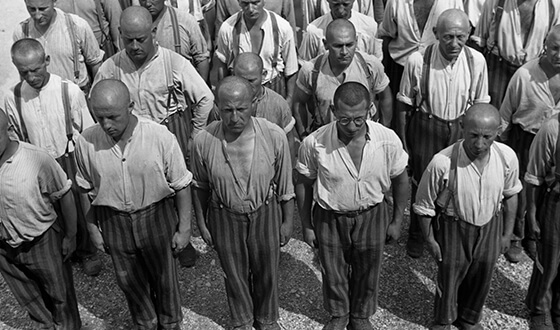 Заключенные концлагеря Дахау на поверке. 1940 г.