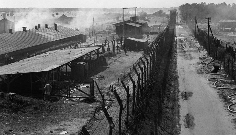 Концлагерь Берген-Бельзен после освобождения. Апрель 1945 г.