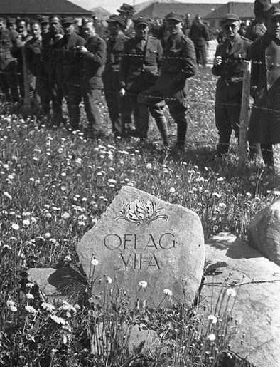 Британские военнопленные в концлагере Oflag VII-A в Мурнау. 1940 г. 