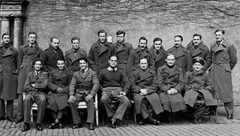 Британские пилоты в концлагере Офлаге IV-C. 1940 г. 