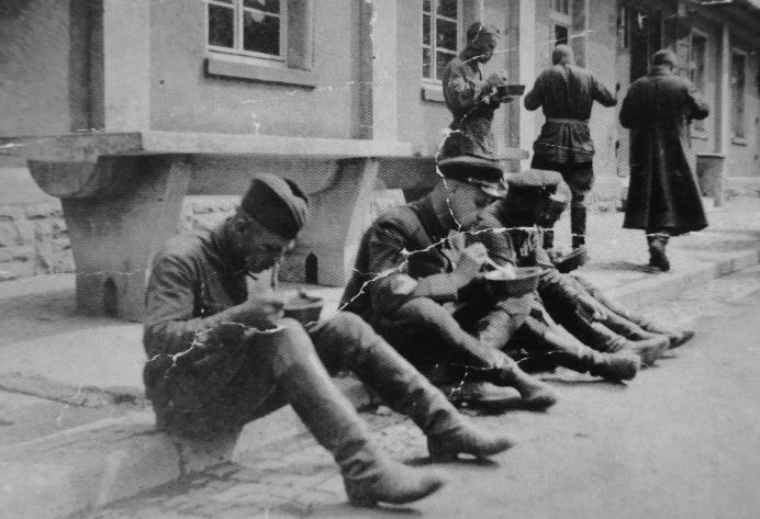 Пленные офицеры Красной Армии в лагере «Oflag 62» в Хаммельбурге. 1941 г.