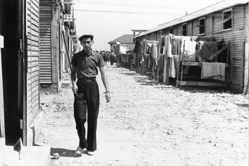 Транзитный лагерь для интернированных в Бон-ла-Роланд. 1941 г. 