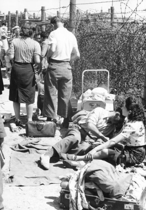 Транзитный лагерь для интернированных в Бон-ла-Роланд. 1941 г.