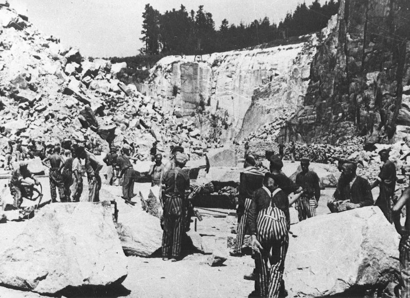 Заключенные концлагеря Маутхаузен на работах.1942 г.