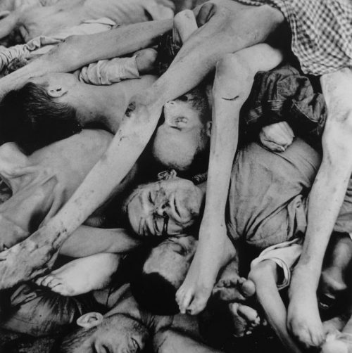 Тела погибших узников концлагеря Бухенвальд. Апрель 1945 г.
