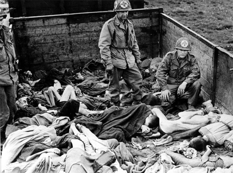 Тела погибших узников концлагеря Бухенвальд. Апрель 1945 г. 