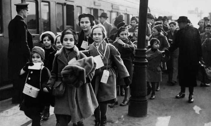 Прибытие еврейских детей-беженцев из Германии. Лондон. 1939 г.