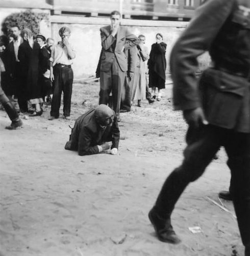 Избиение евреев на улицах. Львов, 30 июня 1941 г.