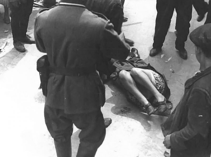 Издевательства над еврейскими женщинами. Львов, 30 июня 1941 г.