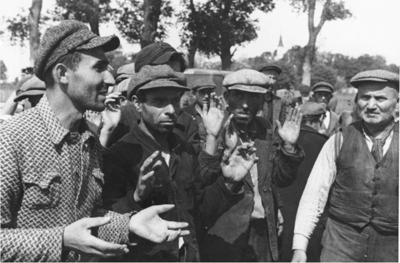 Пленные евреи в Розанке. Июнь 1941 г.