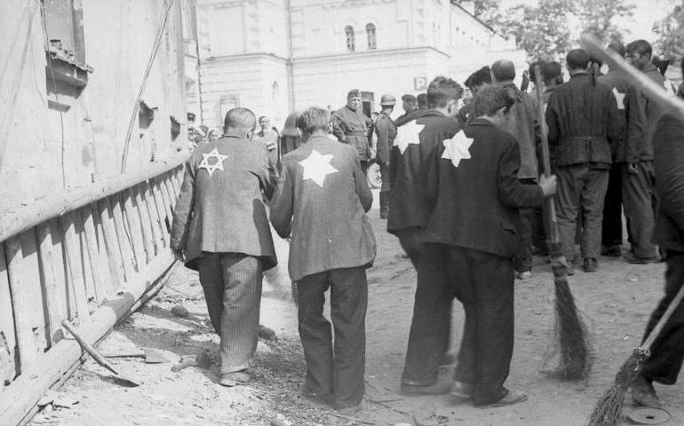 Вывод Могилевских евреев на принудительные работы. Июль 1941 г.