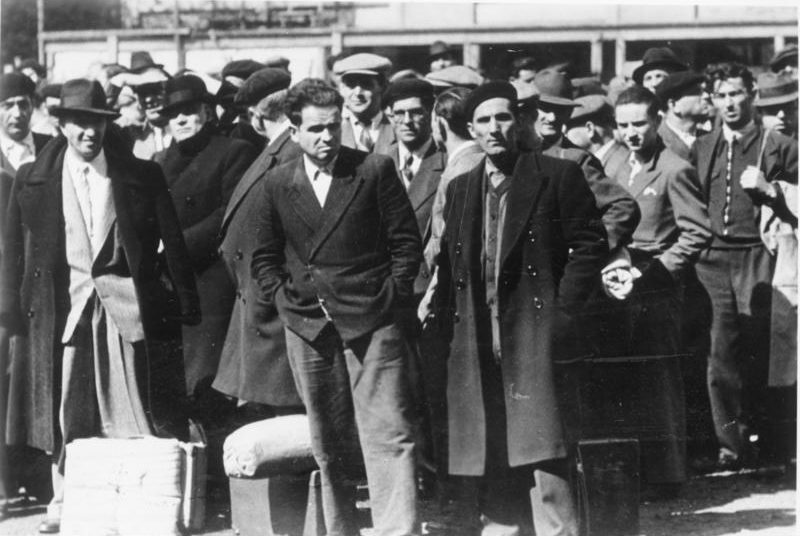 Депортация евреев из Парижа. Август 1941 г. 