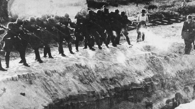 Расстрел евреев в урочище Бабий Яр в оккупированном Киеве. Сентябрь 1941 г.