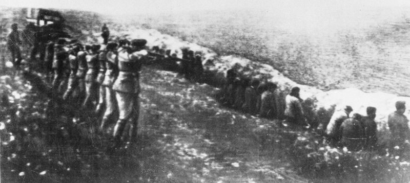 Расстрел евреев в урочище Бабий Яр в оккупированном Киеве. Сентябрь 1941 г.