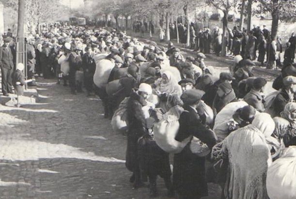 Сбор евреев Мариуполя для расстрела. 15 октября 1941 г.