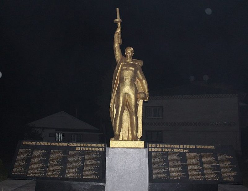 п. Белогорье. Памятник, установленный в 1969 году в честь воинов-земляков.