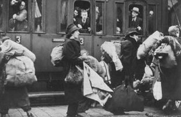 Прибытие в Рижское гетто эшелона с евреями — гражданами Австрии и Чехии. Декабрь 1941 г.