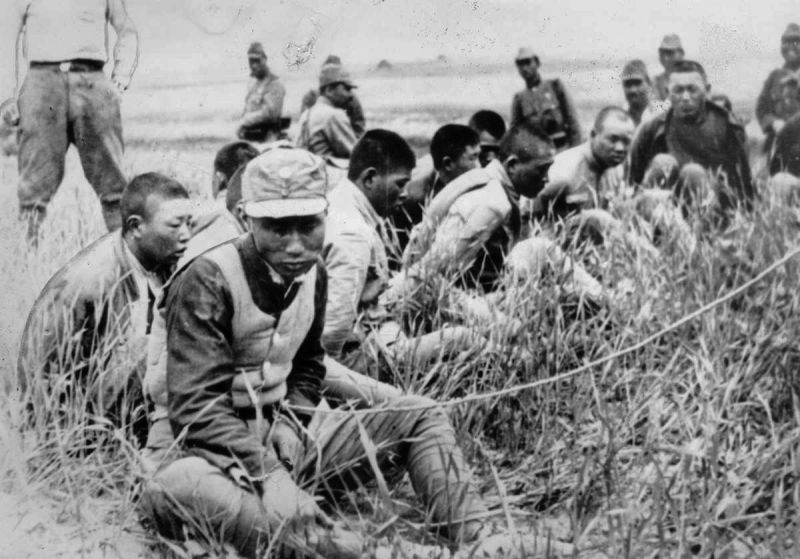 Китайские военнопленные в ожидании казни. 1937 г. 