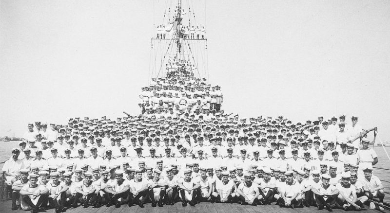 Матросы и офицеры крейсера «Сидней» летом 1940 года.