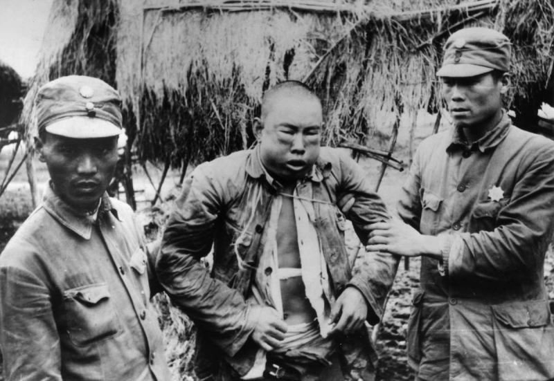 Китайский военнопленный на территории концлагеря в Южной Корее. 1938 г.