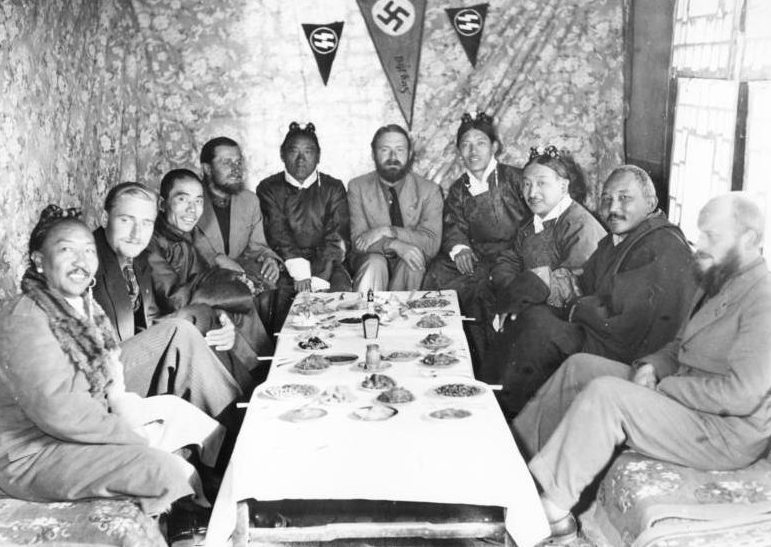Торжественный прием нацисткой экспедиции в Тибете.