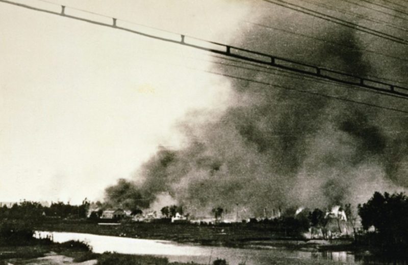 Горящее Слонимское гетто во время еврейского восстания. 29 июня 1942 г.