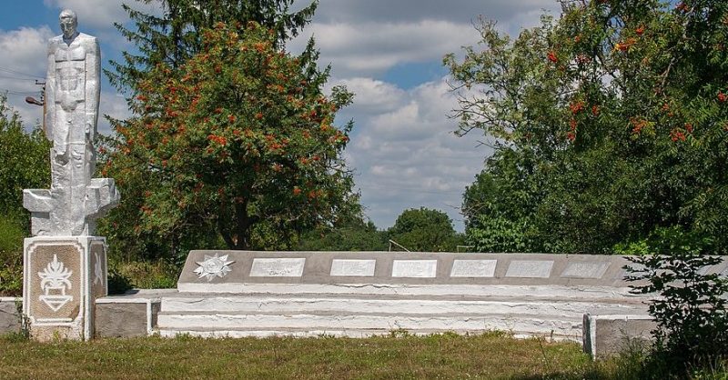 с. Горбасов Летичевского р-на. Памятник, установленный на братской могиле советских воинов.