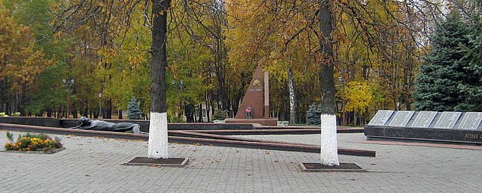 Общий вид мемориала на воинском кладбище. 