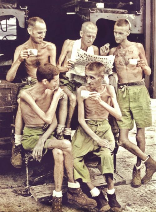Военнопленные, освобожденные из тюрьмы Чанги. Сентябрь 1945 г.
