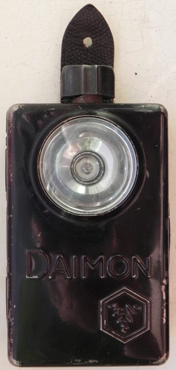 Батарейный фонарь «Daimon».