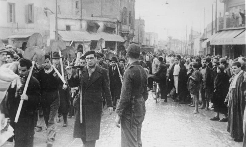 Евреи Туниса на принудительных работах. Декабрь 1942 г. 