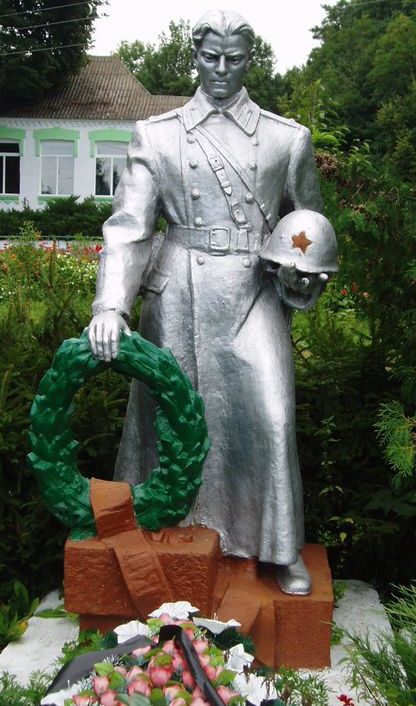 с. Мытковцы Летичевского р-на. Памятник, установленный на братской могиле воинов, погибших при освобождении села. 