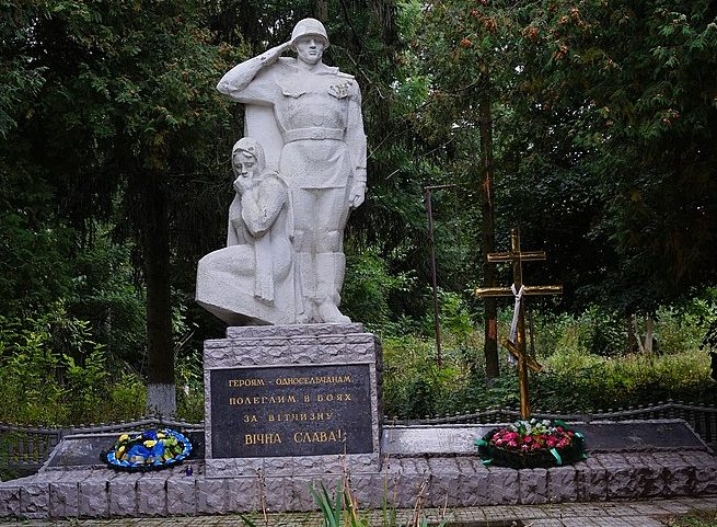  с. Давыдковцы Хмельницкого р-на. Памятник в честь воинов-односельчан.