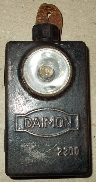 Батарейный фонарь «Daimon-2200».