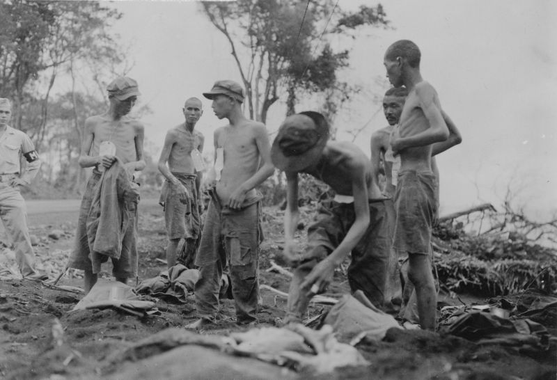 Японские военнопленные на острове Новая Британия. Август 1944 г. 