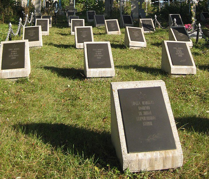 Одиночные могилы советских воинов. 