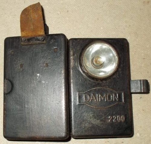 Батарейный фонарь «Daimon-2200».