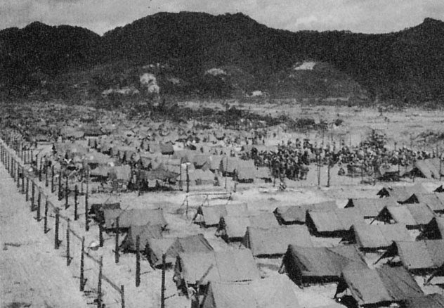 Лагерь для японских военнопленных на острове Окинава. Июнь 1945 г.