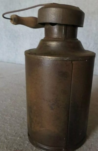 Свечной фонарь D.R.G.M. Высота - 160 мм, диаметр - 80 мм.