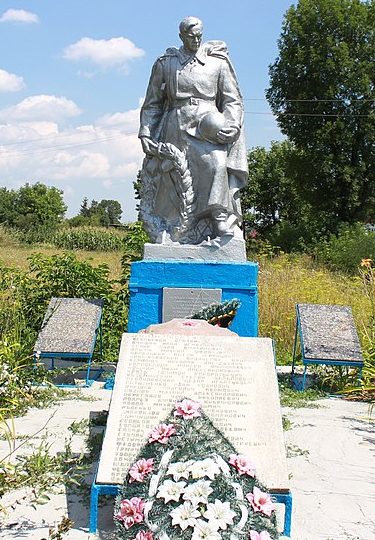 с. Броновка Волочисского р-на. Памятник в честь воинов-односельчан, погибших в годы войны.