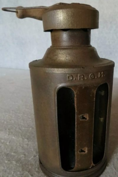 Свечной фонарь D.R.G.M. Высота - 160 мм, диаметр - 80 мм.